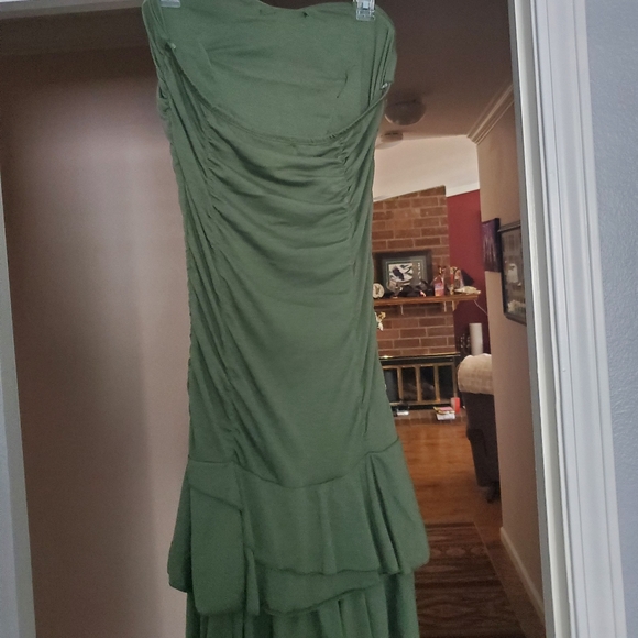 Dress - Picture 2 of 4
